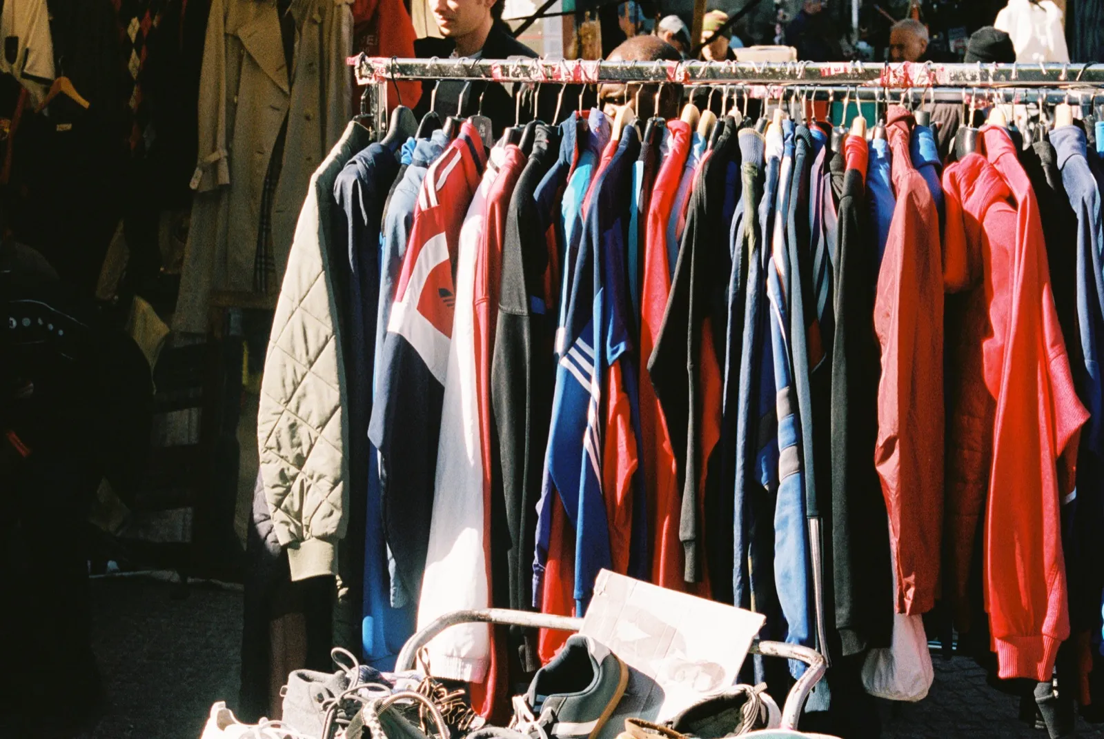 Hausflohmarkt Bottmersdorf – Trödel, Antik & Oldtimer — Flohmarkt-Stimmung in Wanzleben.