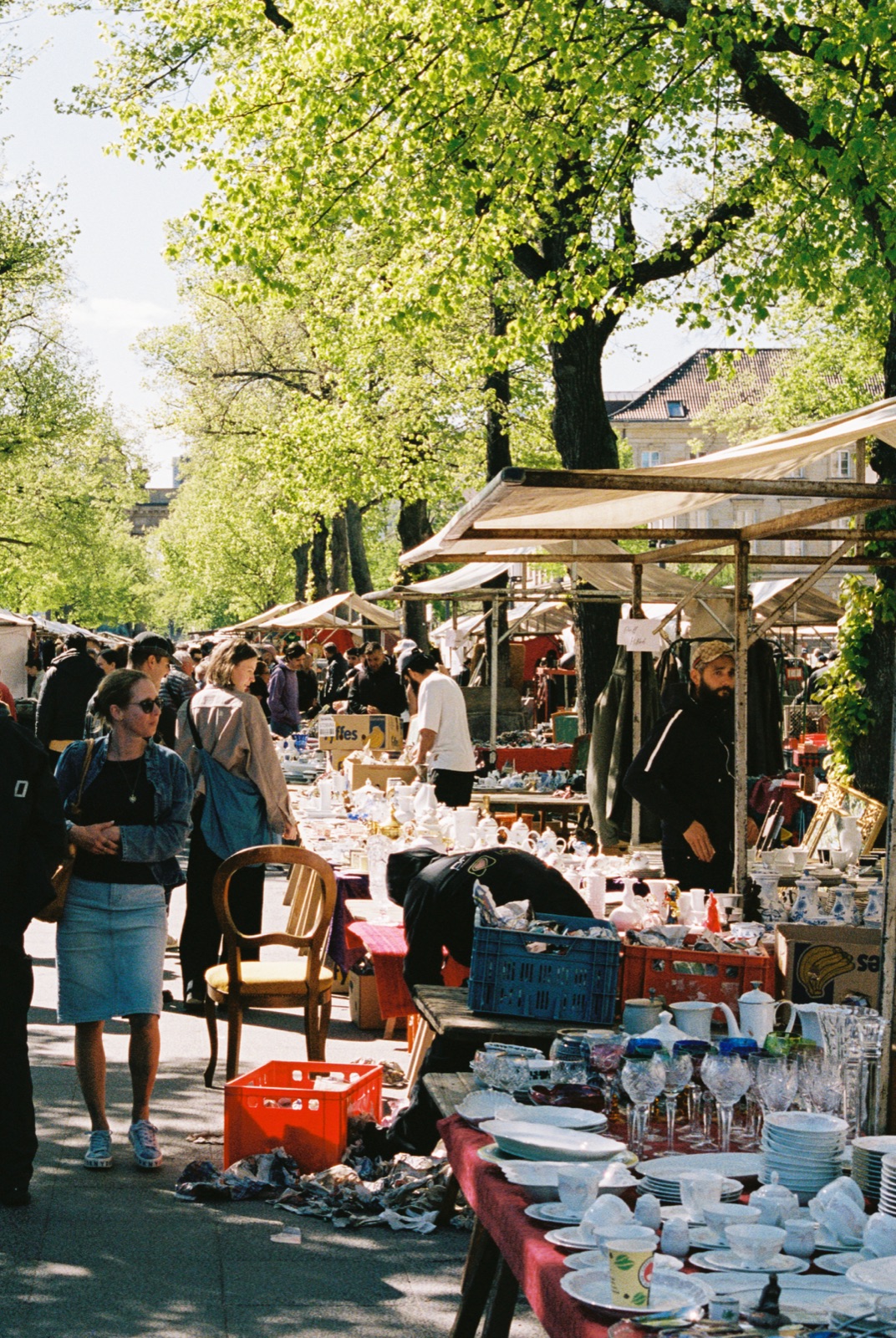 Flohmarkt-Atmosphäre im Berliner Bezirk Tiergarten.